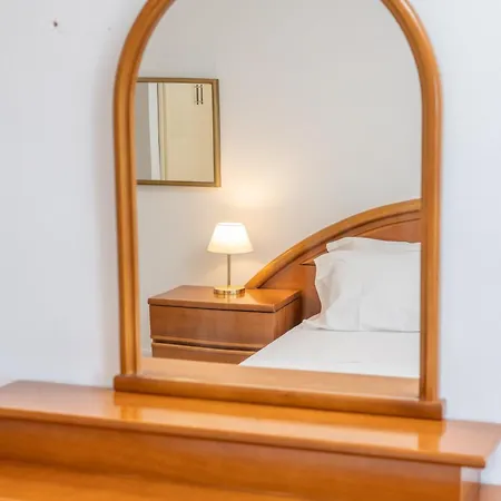 Апартаменты Dennis Ii First Floor