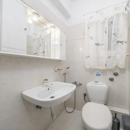 Dennis Ii First Floor * Фискардон